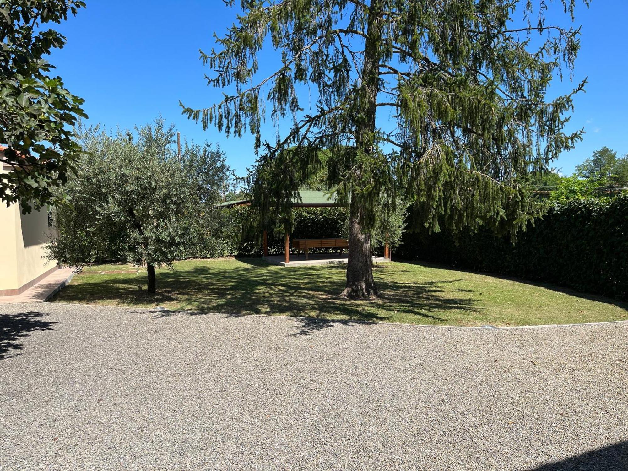 Holiday House La Rosa Terricciola Екстер'єр фото